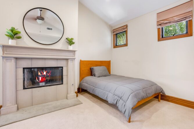 south-shores-detox-bedroom-3-fireplace-scaled